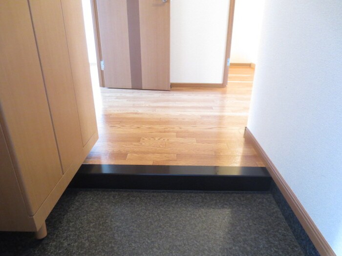 物件内観写真7　(玄関)