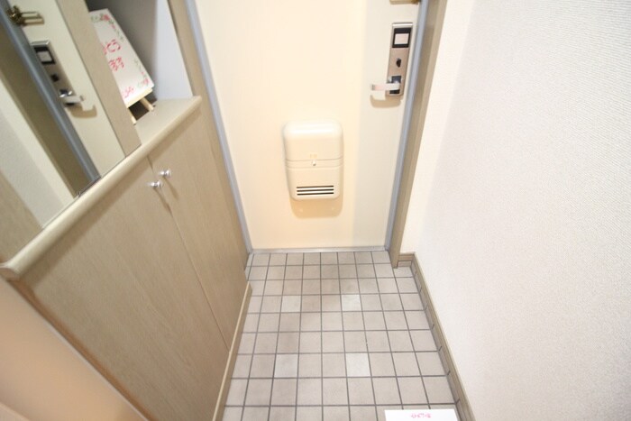 物件内観写真7　(玄関)