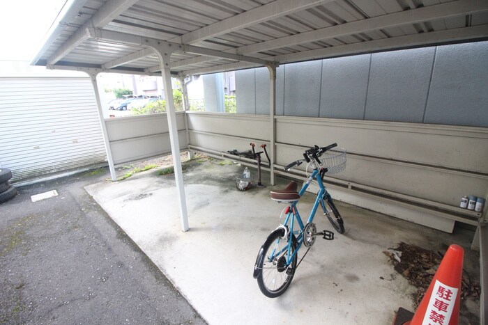 物件外観写真6　(駐輪場)