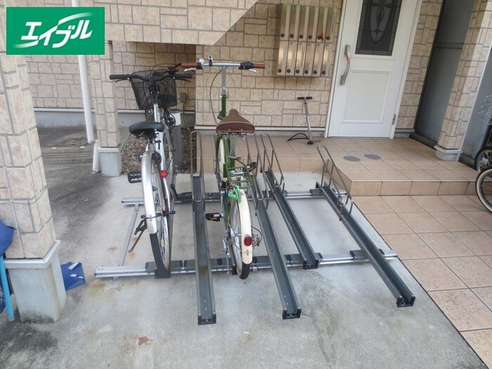 物件外観写真3　(駐輪場)