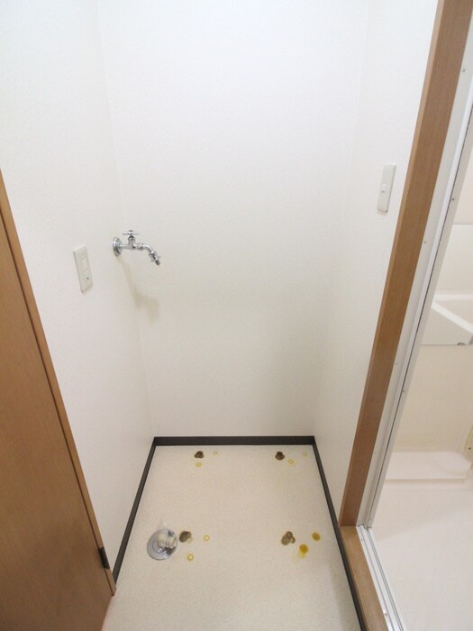 物件内観写真14　(洗濯機置場)