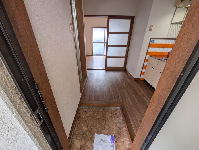 物件内観写真16　(玄関)