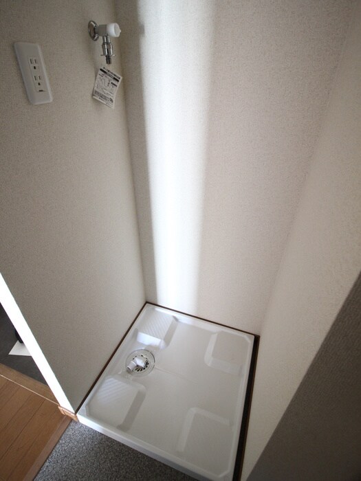 物件内観写真8　(洗濯機置場)