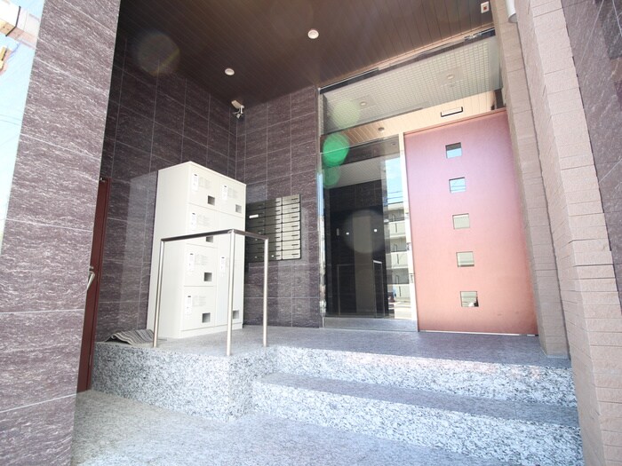 物件外観写真3　(エントランス部分)