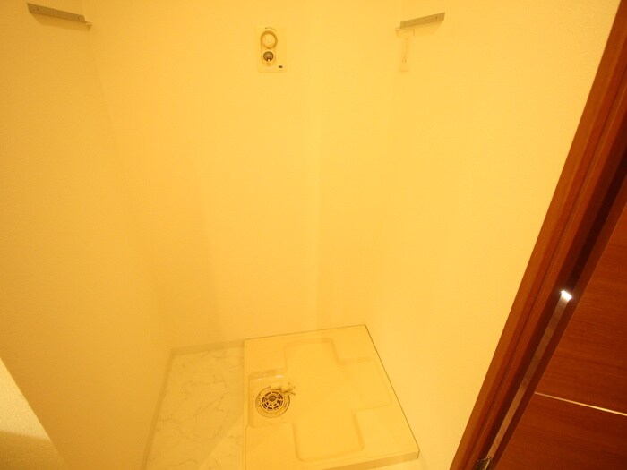 物件内観写真14　(洗濯機置場)