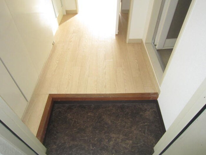 物件内観写真7　(玄関)