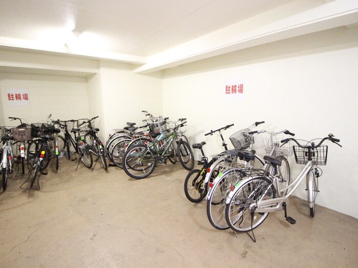 物件外観写真4　(駐輪場)