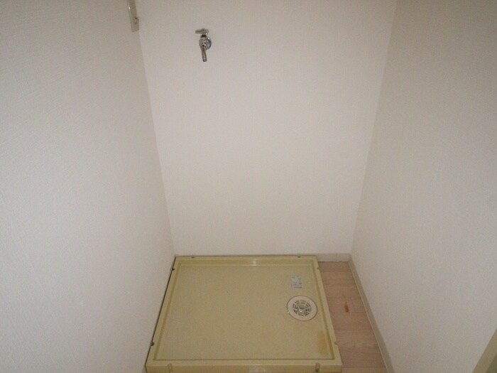 物件内観写真13　(洗濯機置場)