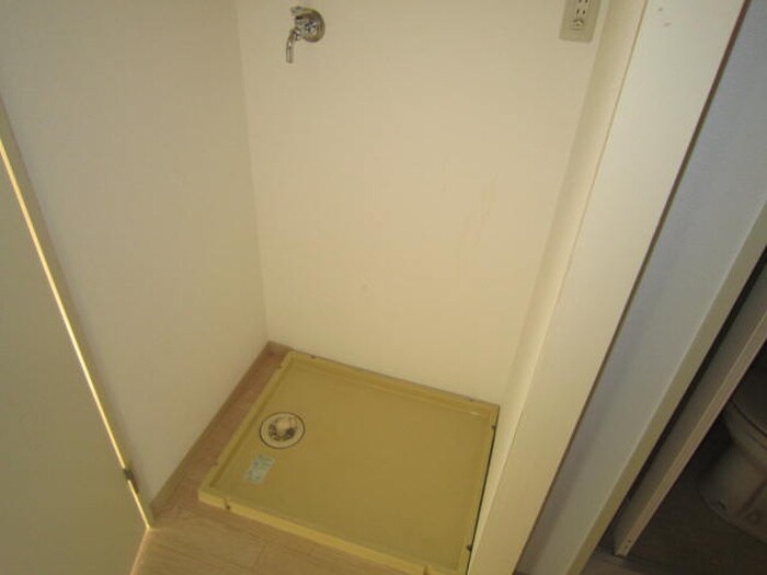 物件内観写真13　(洗濯機置場)