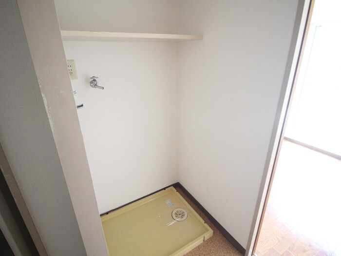 物件内観写真15　(洗濯機置場)
