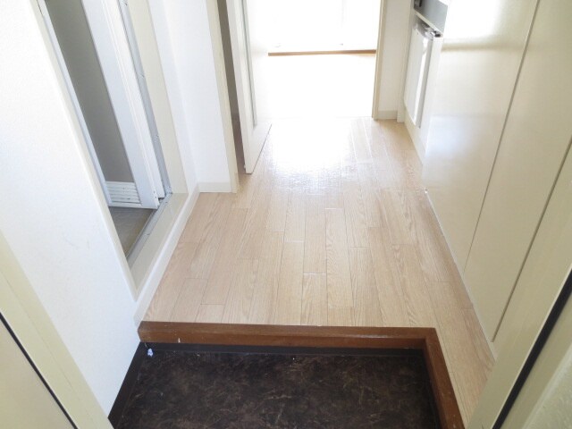 物件内観写真16　(玄関)