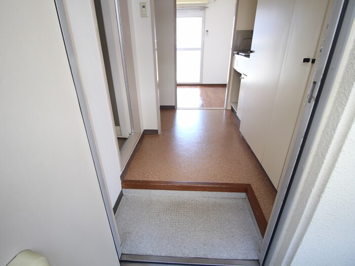 物件内観写真16　(玄関)