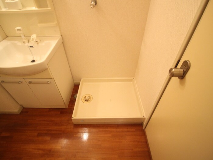 物件内観写真8　(洗濯機置場)