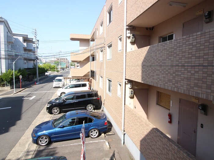 物件外観写真6　(駐車場)