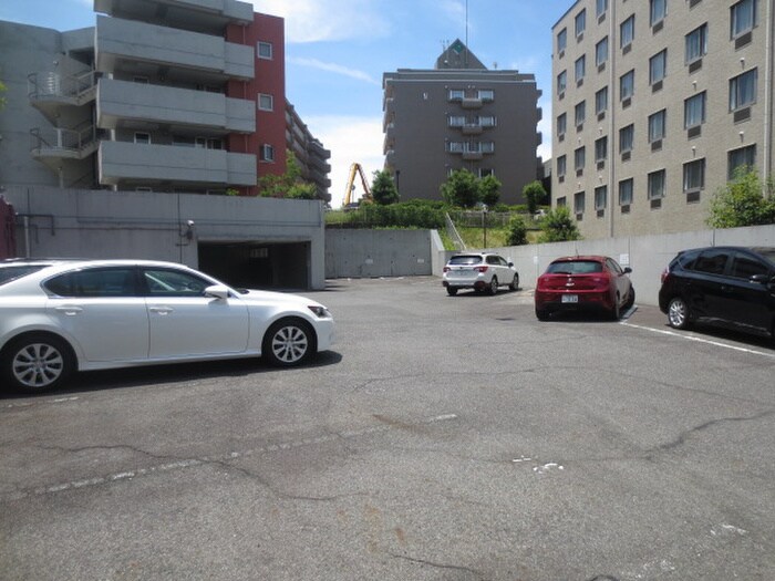 物件外観写真5　(駐車場)