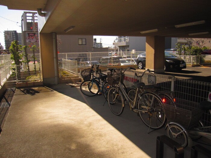物件外観写真6　(駐輪場)