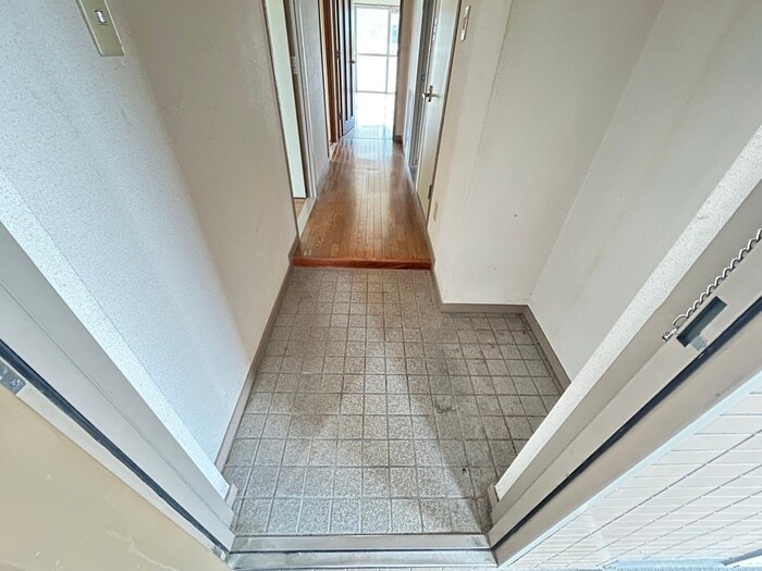 物件内観写真14　(玄関)