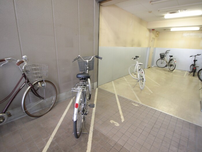 物件外観写真6　(駐輪場)