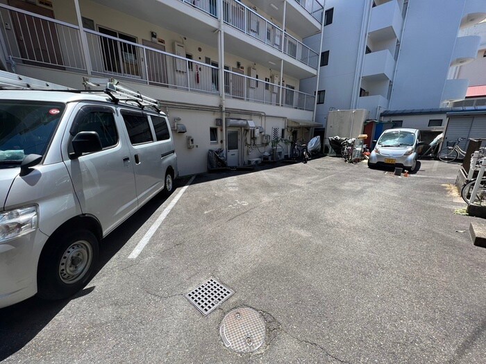 物件外観写真6　(駐車場)