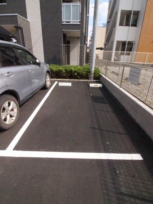 物件外観写真5　(駐車場)