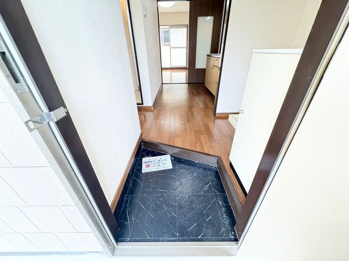 物件内観写真17　(玄関)
