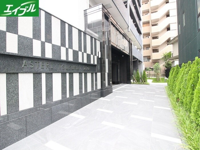 物件外観写真5　(エントランス部分)