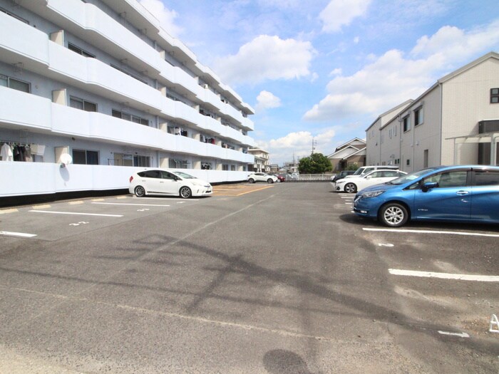 物件外観写真3　(駐車場)
