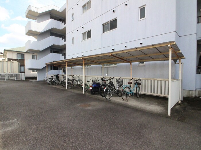 物件外観写真4　(駐輪場)