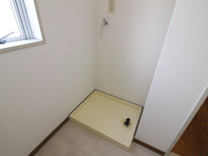 物件内観写真17　(洗濯機置場)