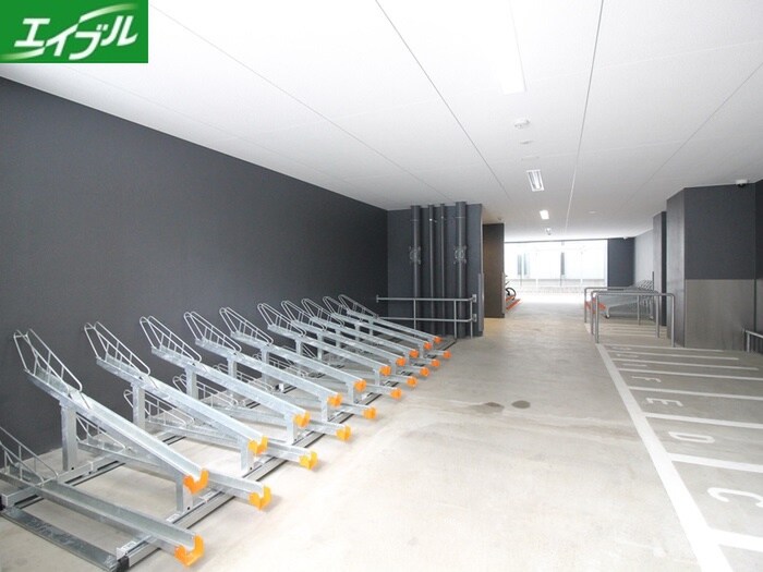 物件外観写真3　(駐輪場)