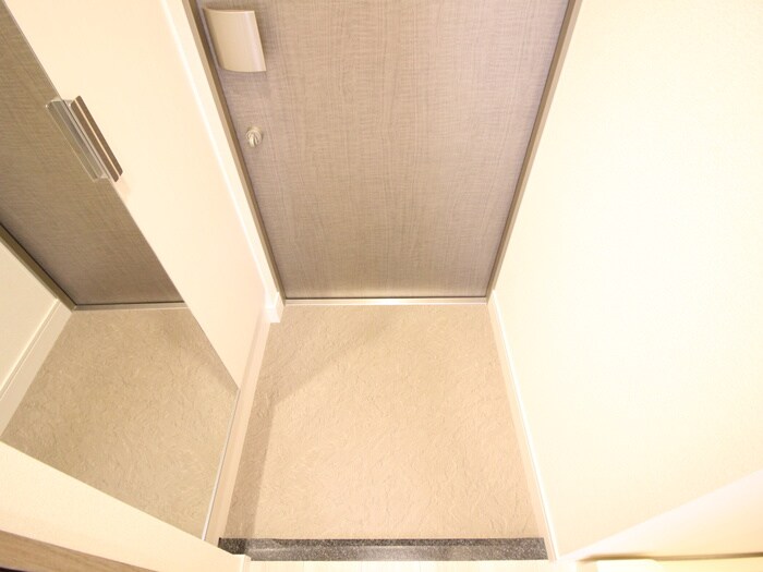 物件内観写真16　(玄関)