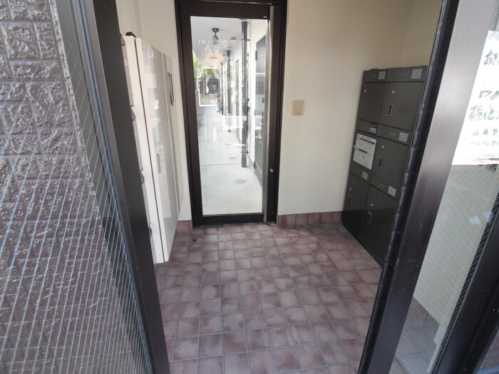 物件外観写真3　(エントランス部分)