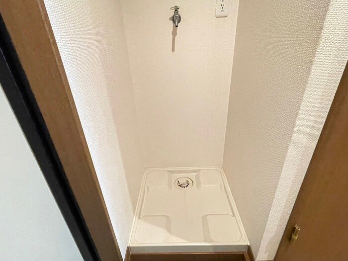 物件内観写真14　(洗濯機置場)