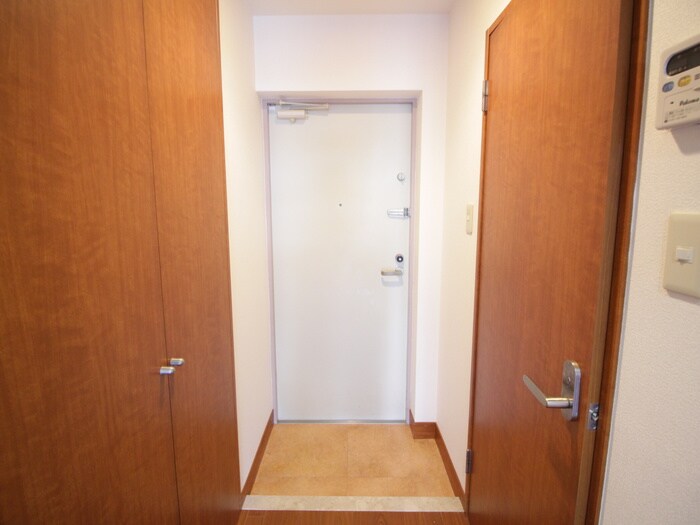 物件内観写真7　(玄関)