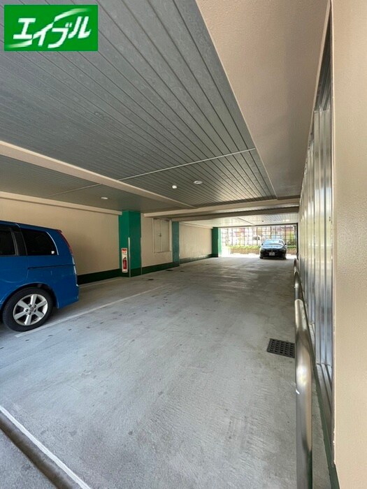 物件外観写真6　(駐車場)