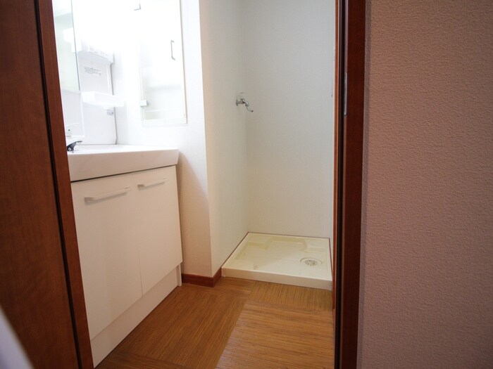 物件内観写真10　(洗濯機置場)