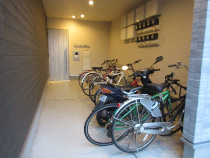 物件外観写真5　(駐輪場)