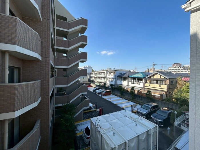 物件内観写真16　(室内からの展望)