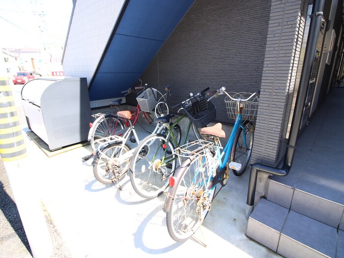 物件外観写真3　(駐輪場)