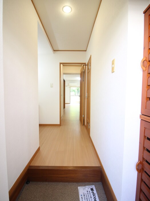 物件内観写真8　(廊下)