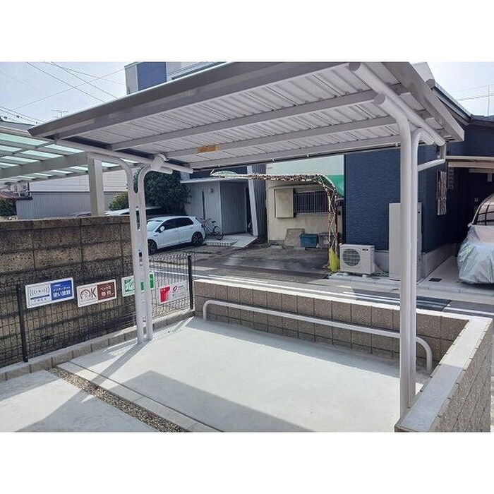 物件外観写真3　(駐輪場)