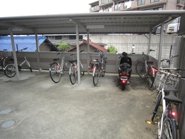 物件外観写真3　(駐輪場)
