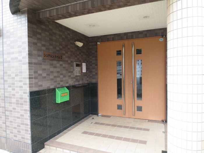 物件外観写真5　(エントランス部分)