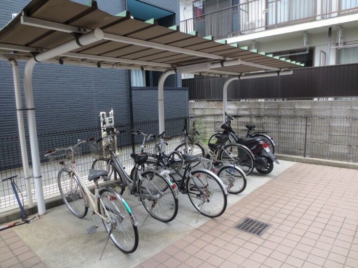物件外観写真4　(駐輪場)
