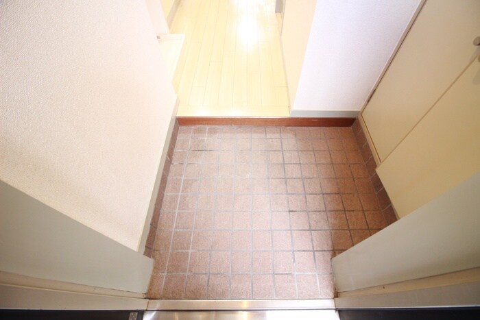 物件内観写真16　(玄関)