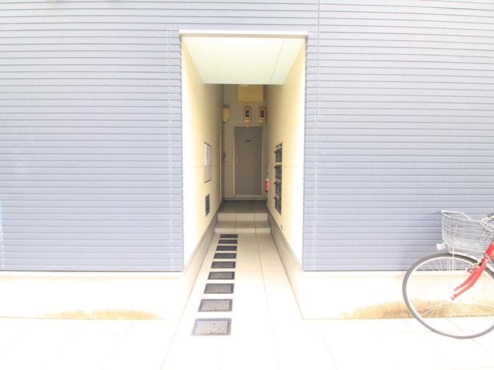 物件外観写真3　(エントランス部分)