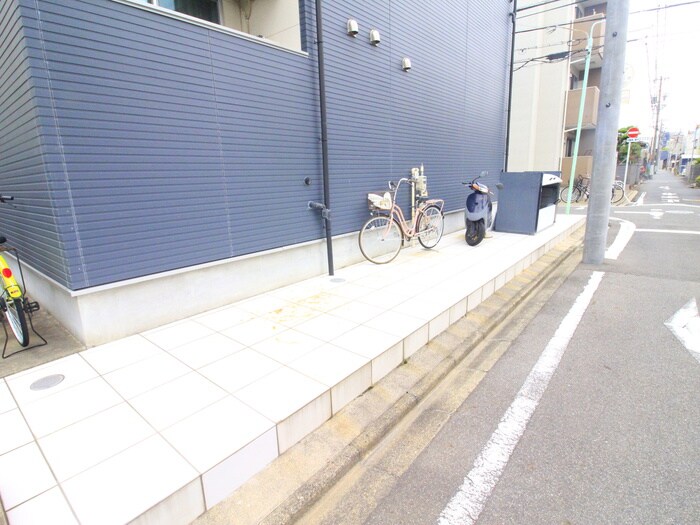 物件外観写真4　(駐輪場)