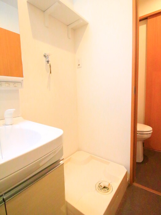 物件内観写真14　(洗濯機置場)