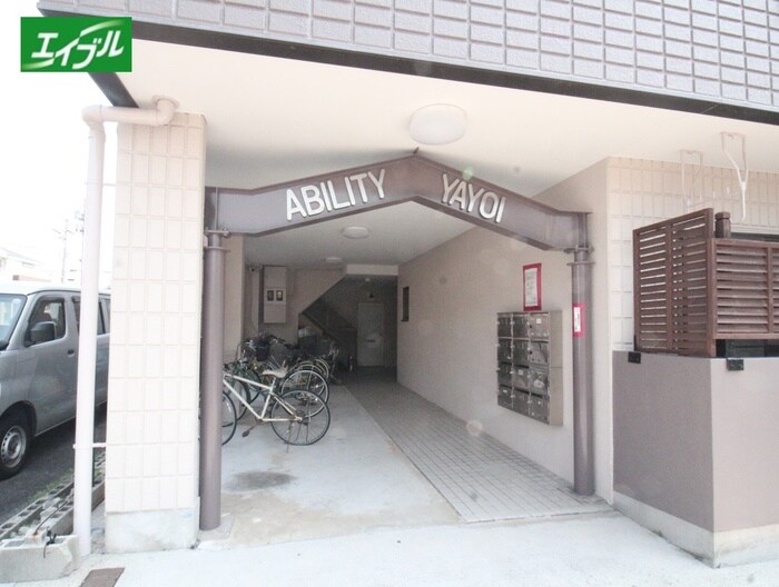 物件外観写真3　(エントランス部分)