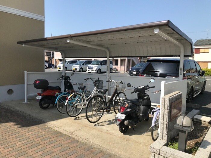 物件外観写真3　(駐輪場)